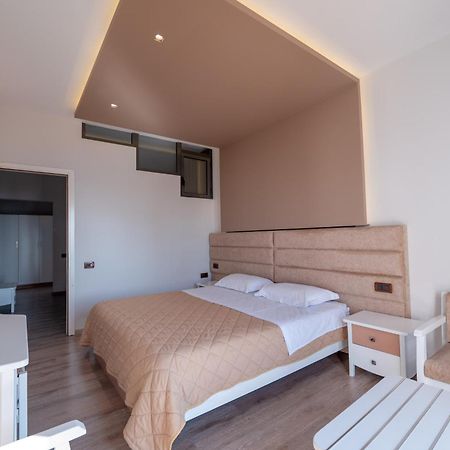 New Heaven Hotel Saranda Zewnętrze zdjęcie